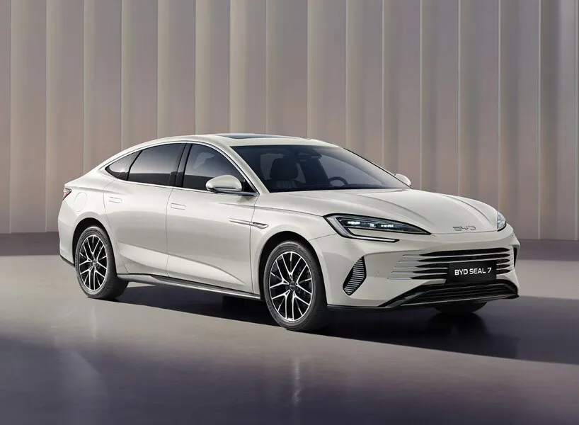 متوفر الآن لدى شركة قطاف للسيارات ( سيارات BYD الهجينة بجميع فئاتها )